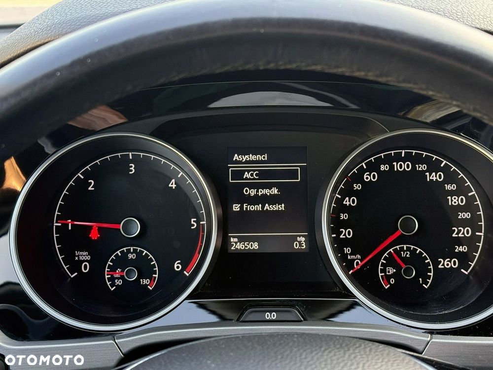 Volkswagen Touran 1.6 TDI SCR DSG IQ.DRIVE - 10