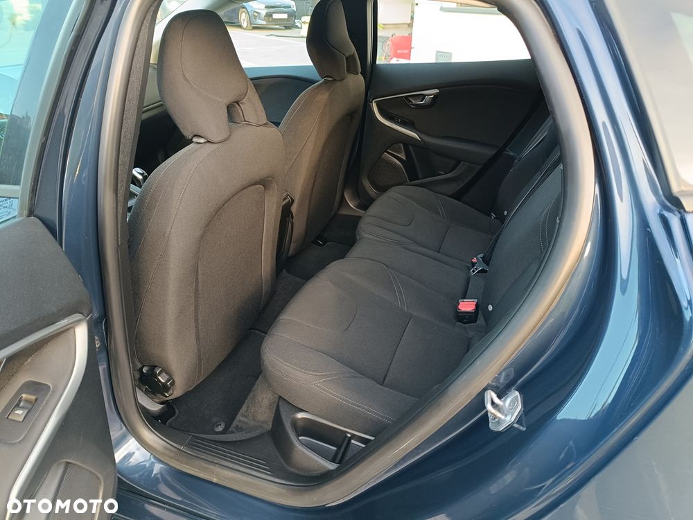 Volvo V40 D2 Momentum - 12