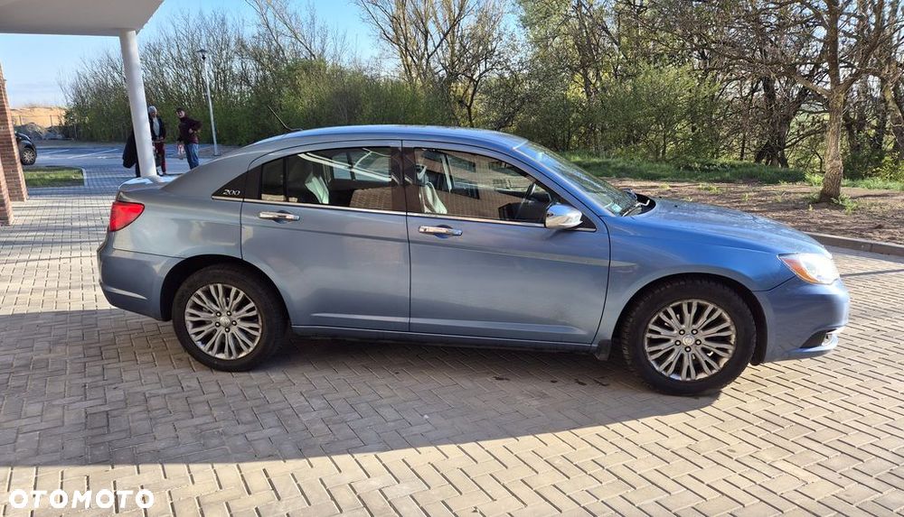 Chrysler 200 - 4