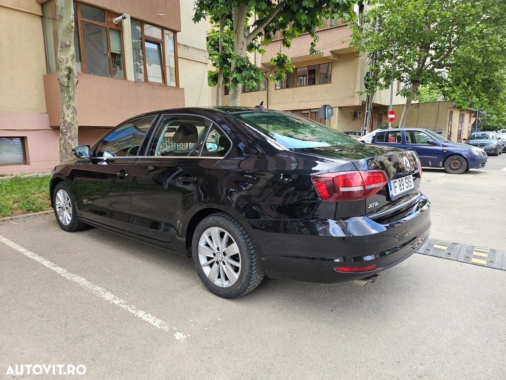 Volkswagen Jetta 2.0 TDI DSG Comfortline - 4