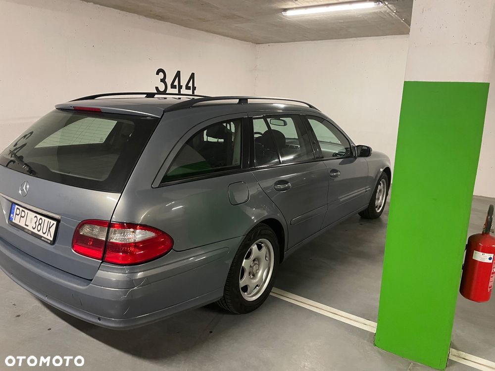 Mercedes-Benz Klasa E 280 CDI T Classic - 16