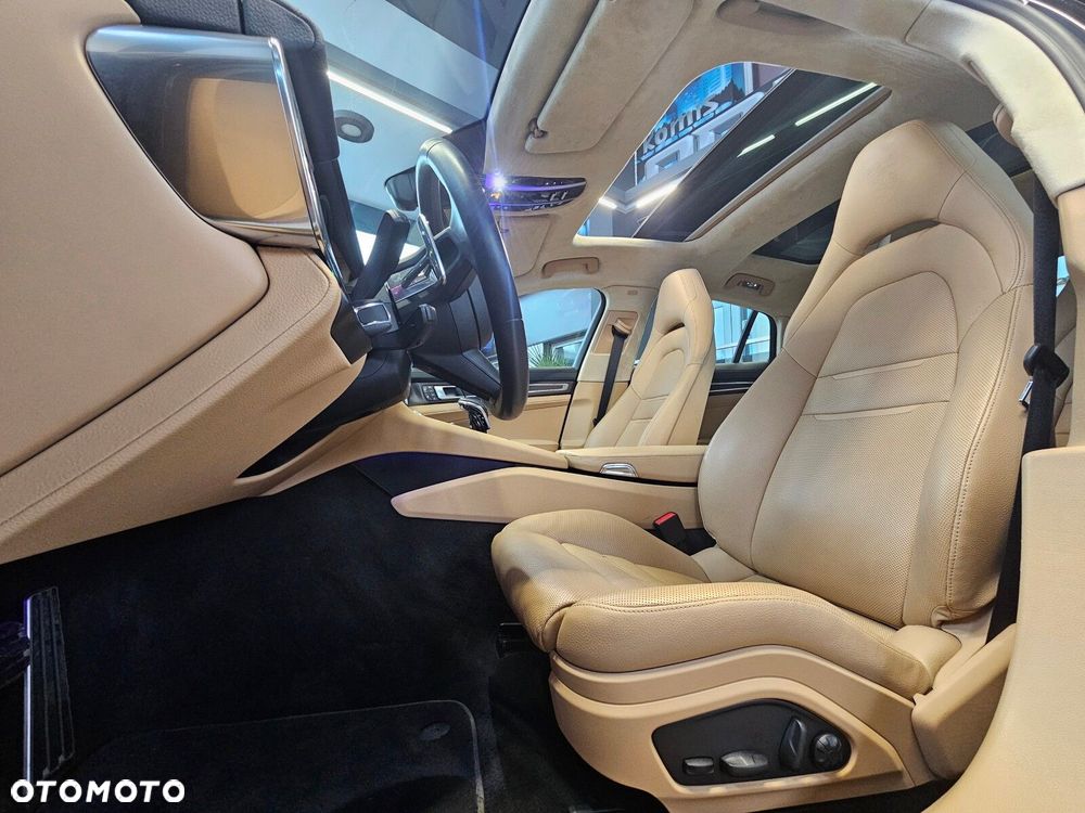 Porsche Panamera - 17