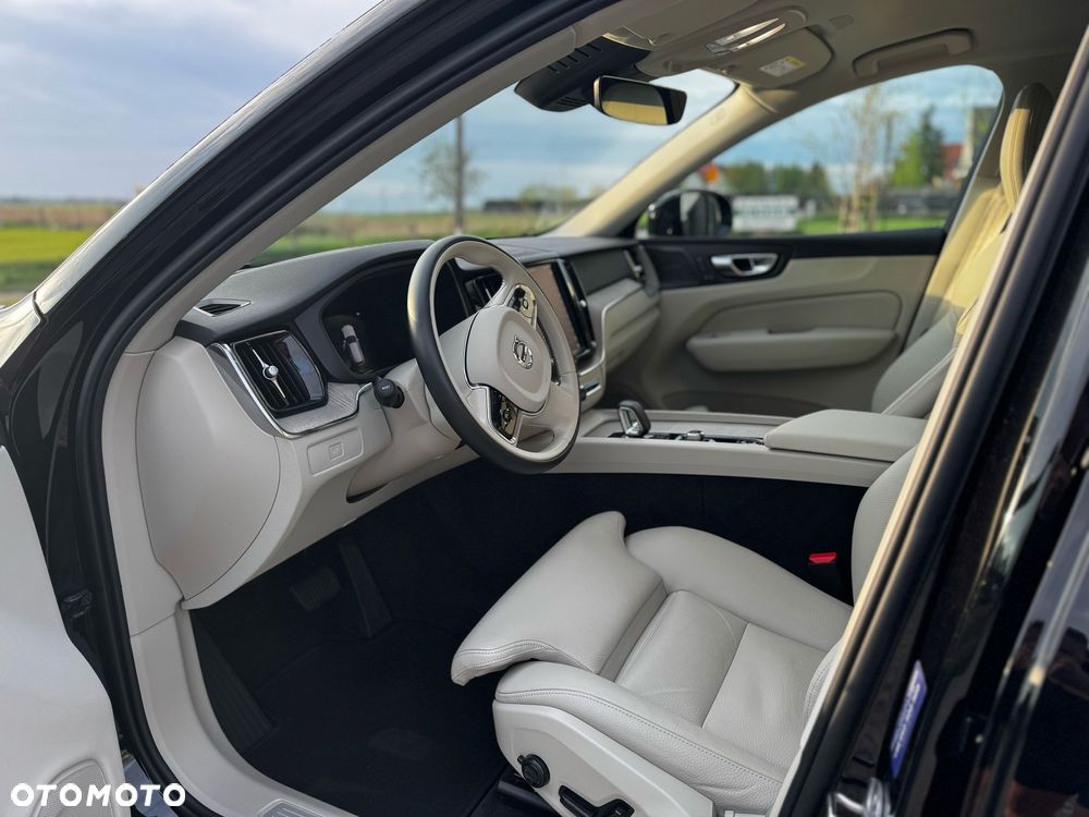 Volvo XC 60 B4 B Plus Dark - 3