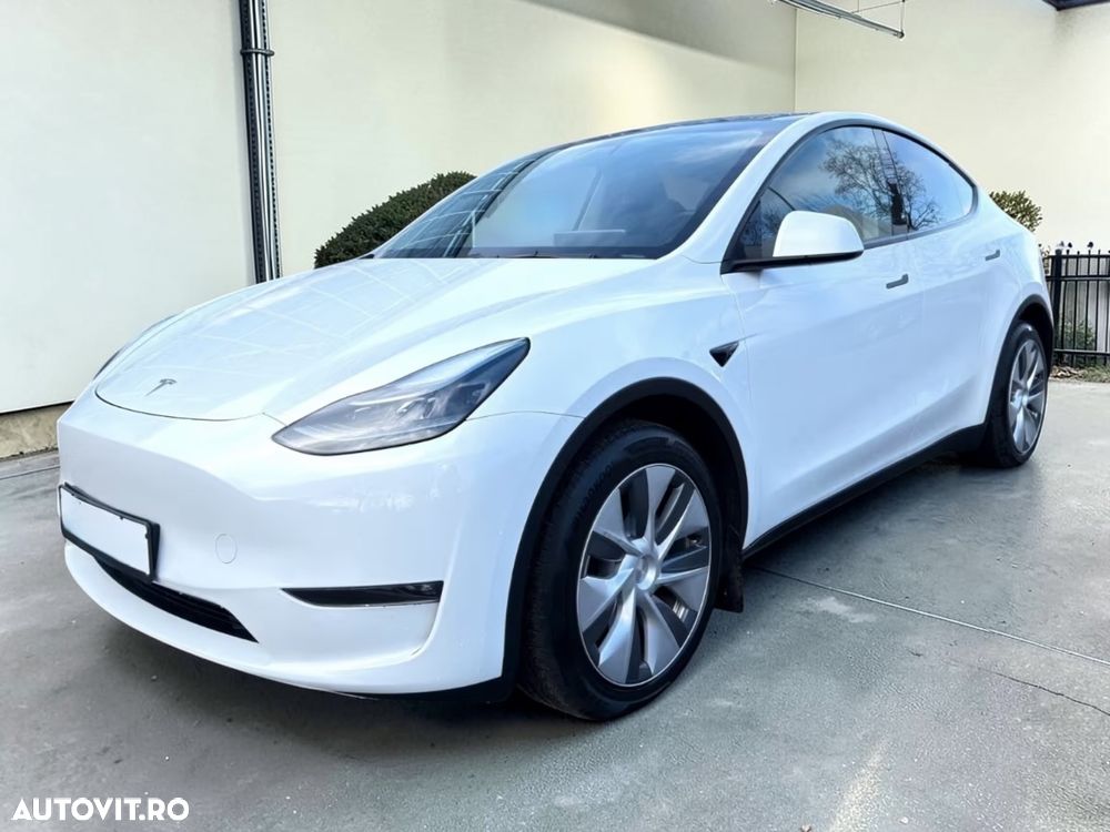 Tesla Model Y - 1