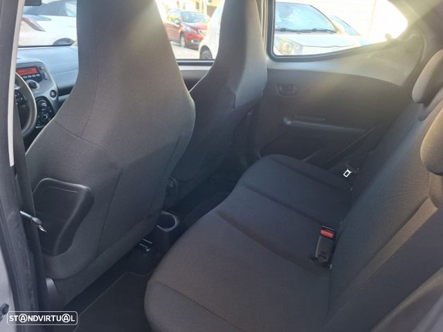 Toyota Aygo 1.0 X-Play - 26