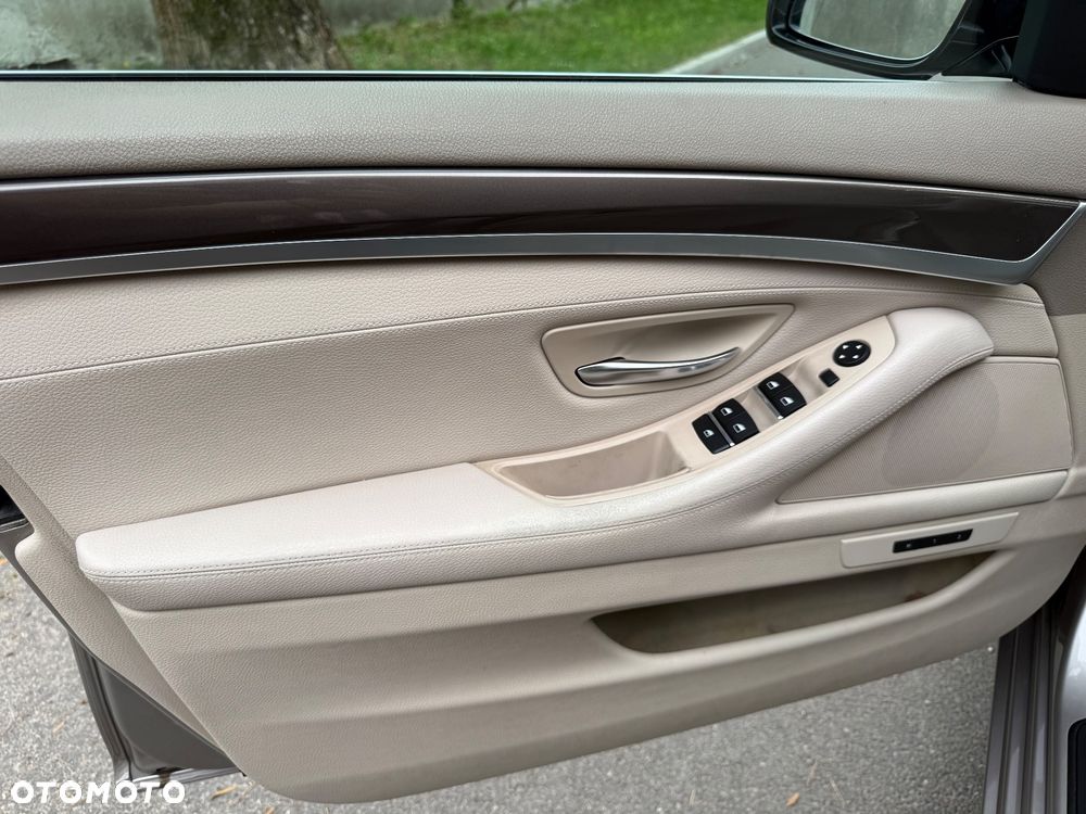 BMW Seria 5 525d xDrive Modern Line - 7