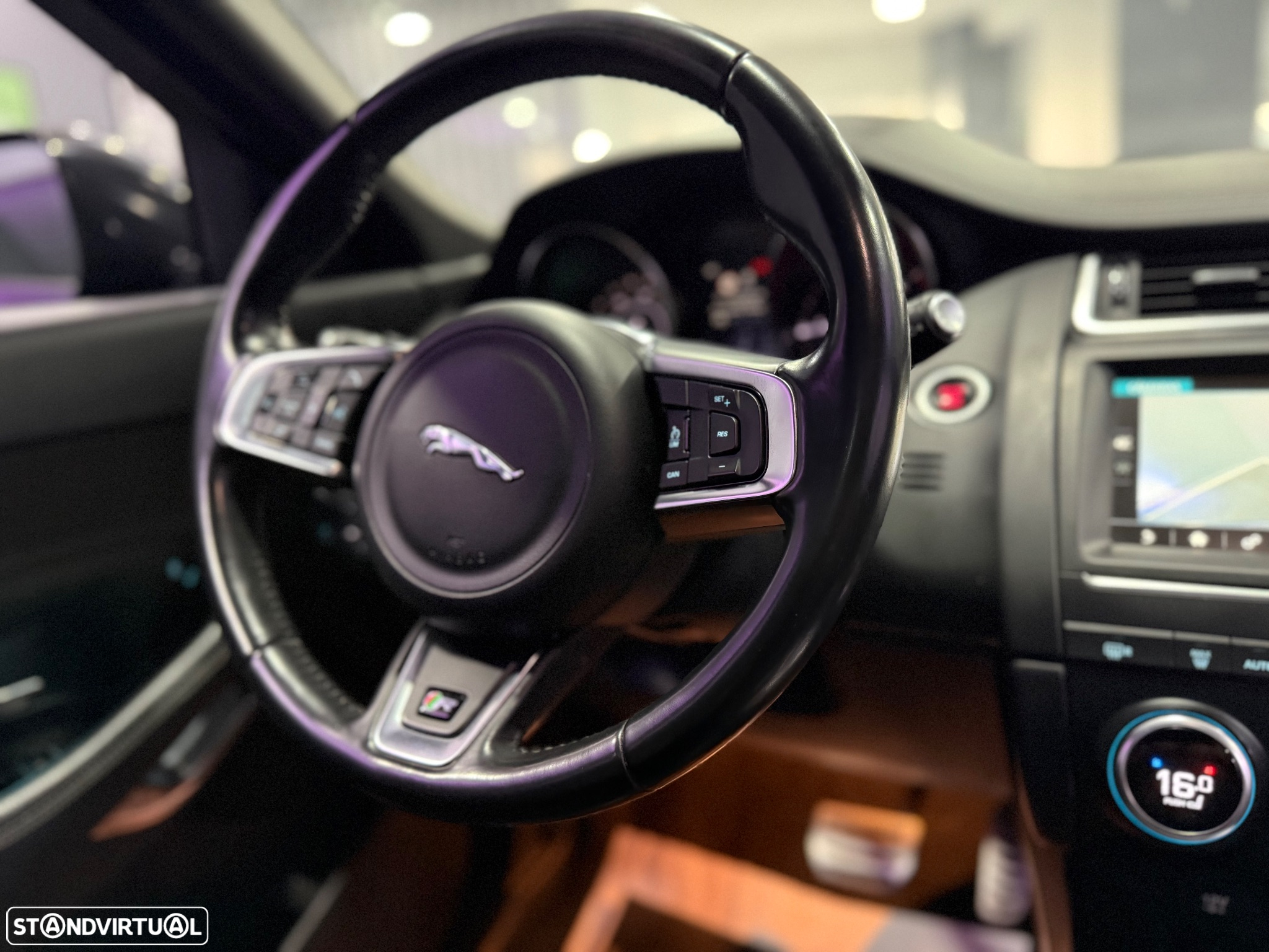 Jaguar E-Pace 2.0 i4D R-Dynamic S AWD Aut. - 32
