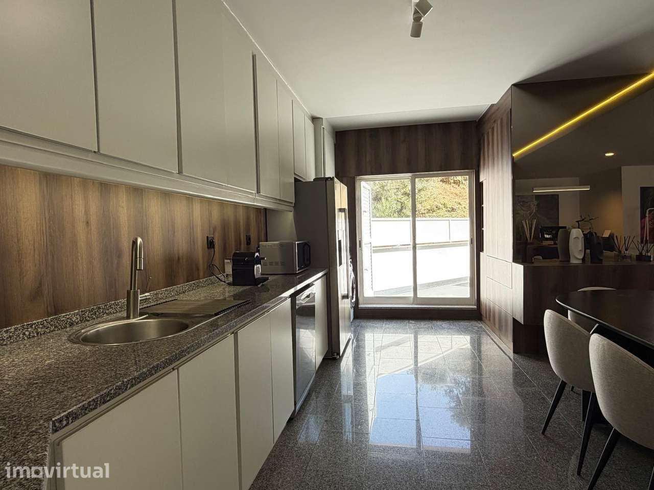 T3 Exclusivo com Dois Terraços Privativos e Duas Garagens - Grande imagem: 4/48