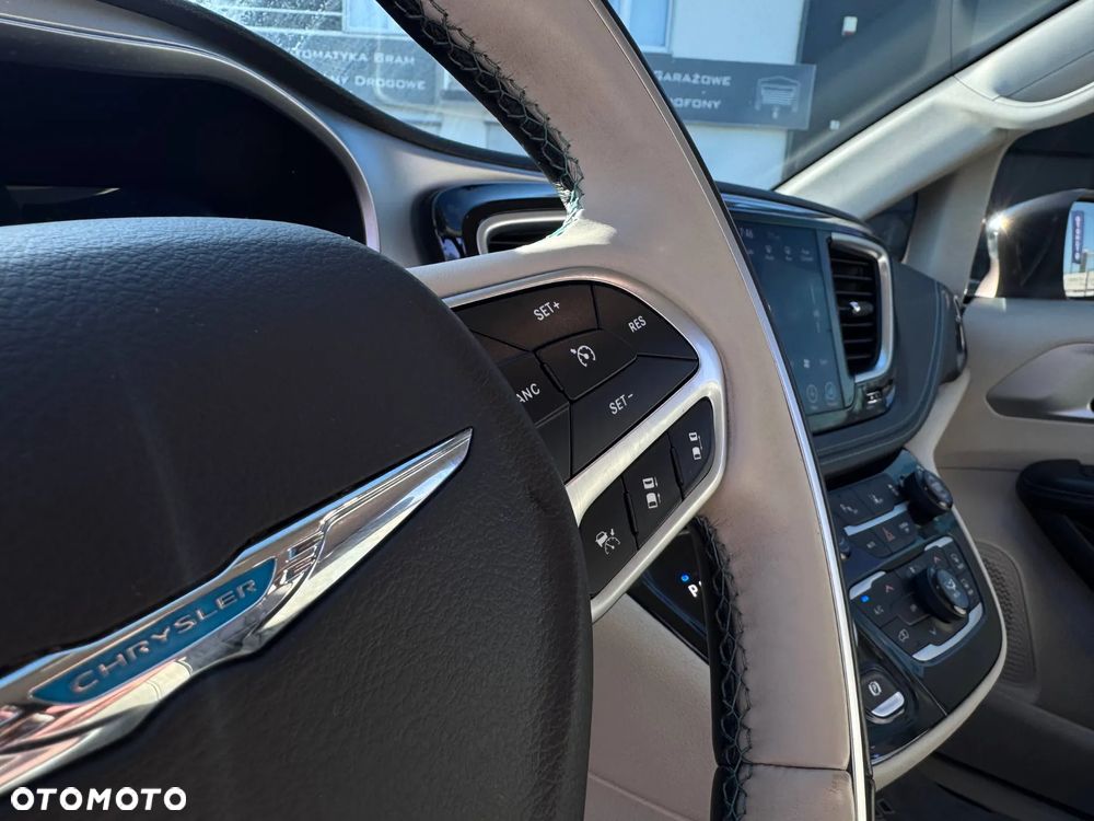 Chrysler Pacifica - 21