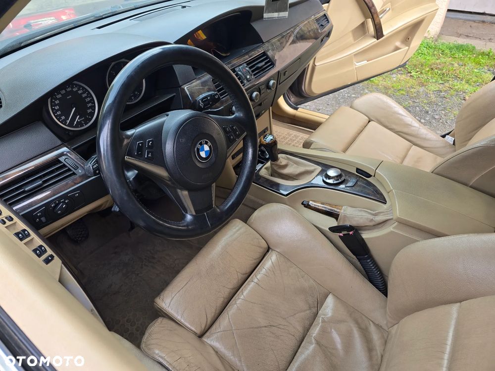 BMW Seria 5 525d - 15