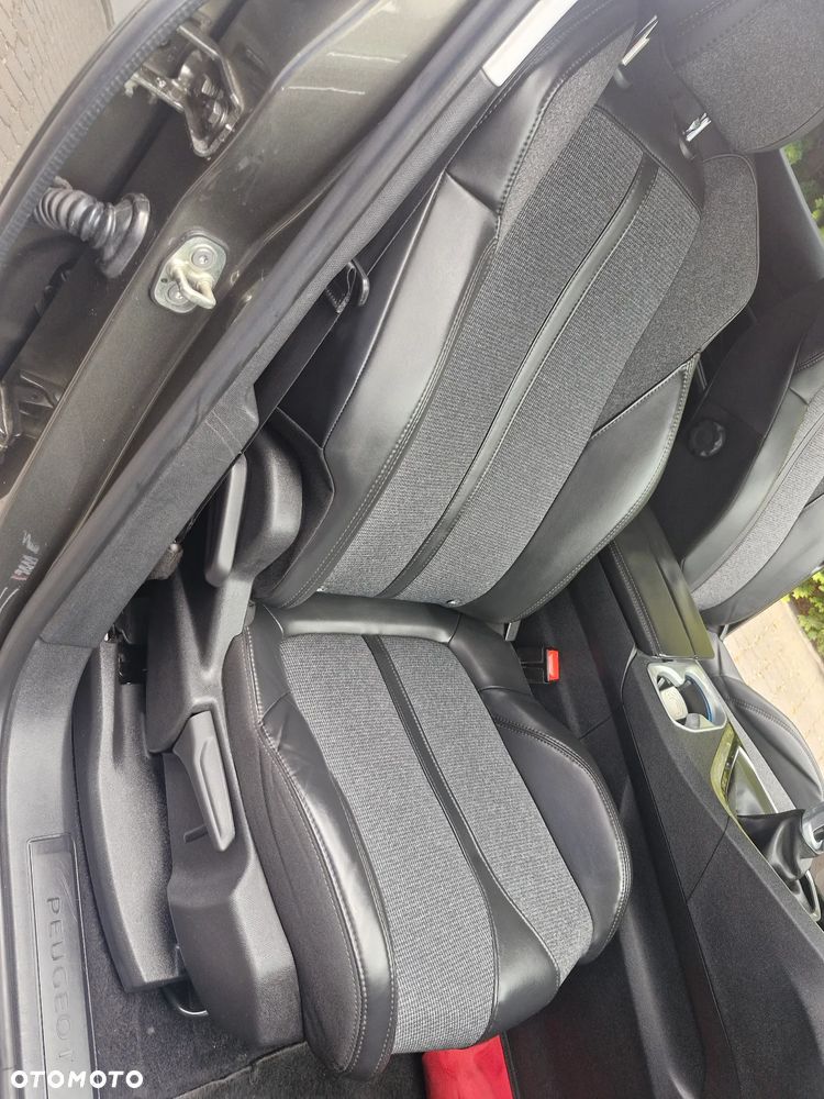 Peugeot 3008 PureTech 130 Stop & Start GPF Allure - 20