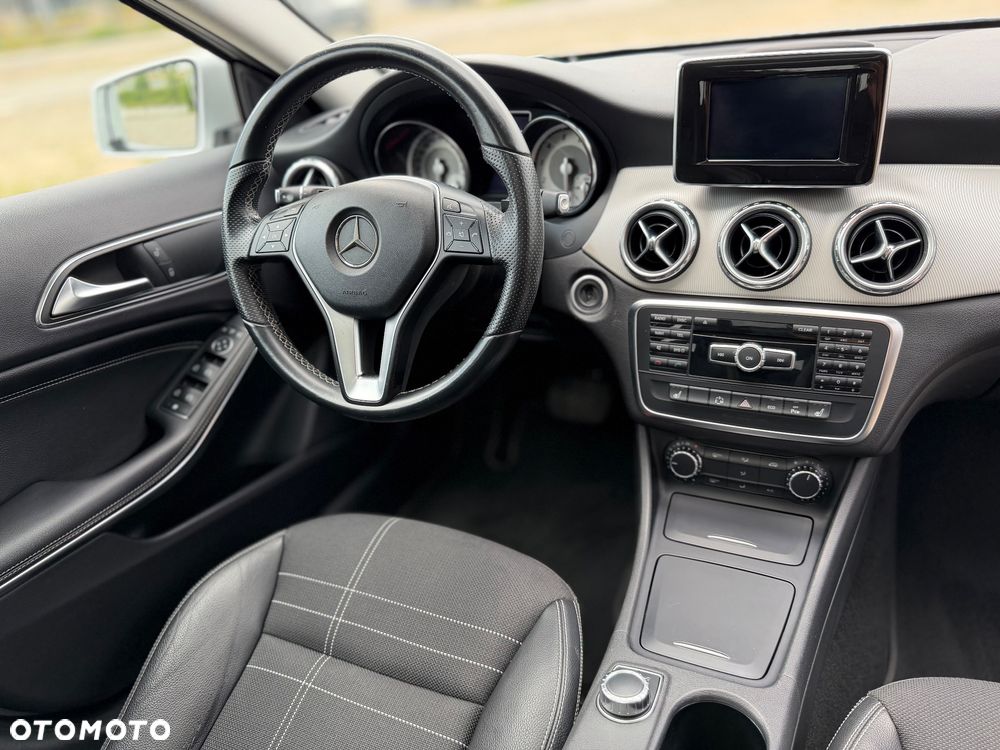 Mercedes-Benz GLA 200 7G-DCT Urban - 10