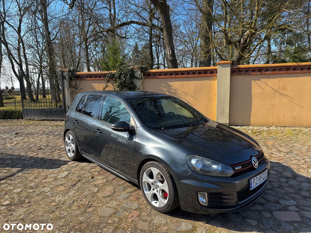 Volkswagen Golf 2.0 GTI - 1