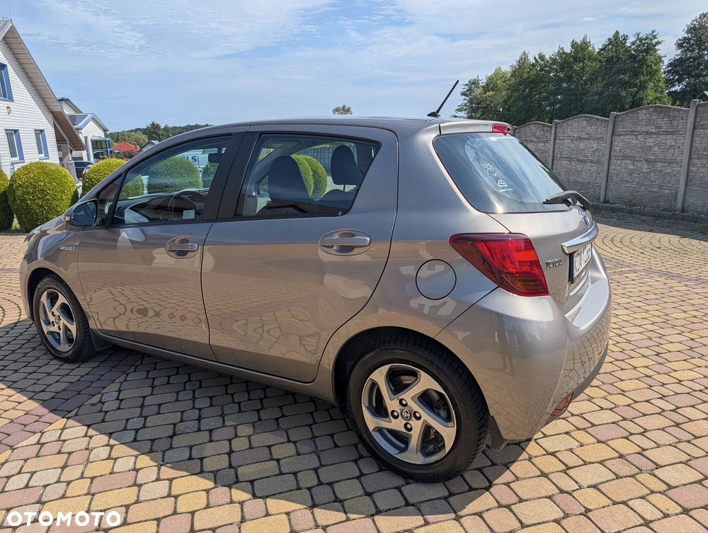 Toyota Yaris Hybrid 100 Premium - 9