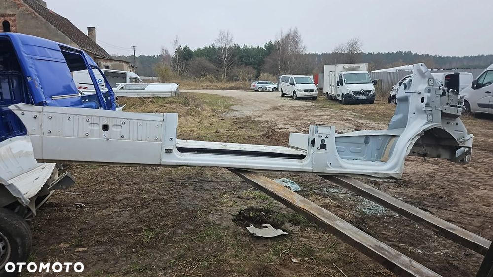 MASTER III MOVANO próg prawy - 1