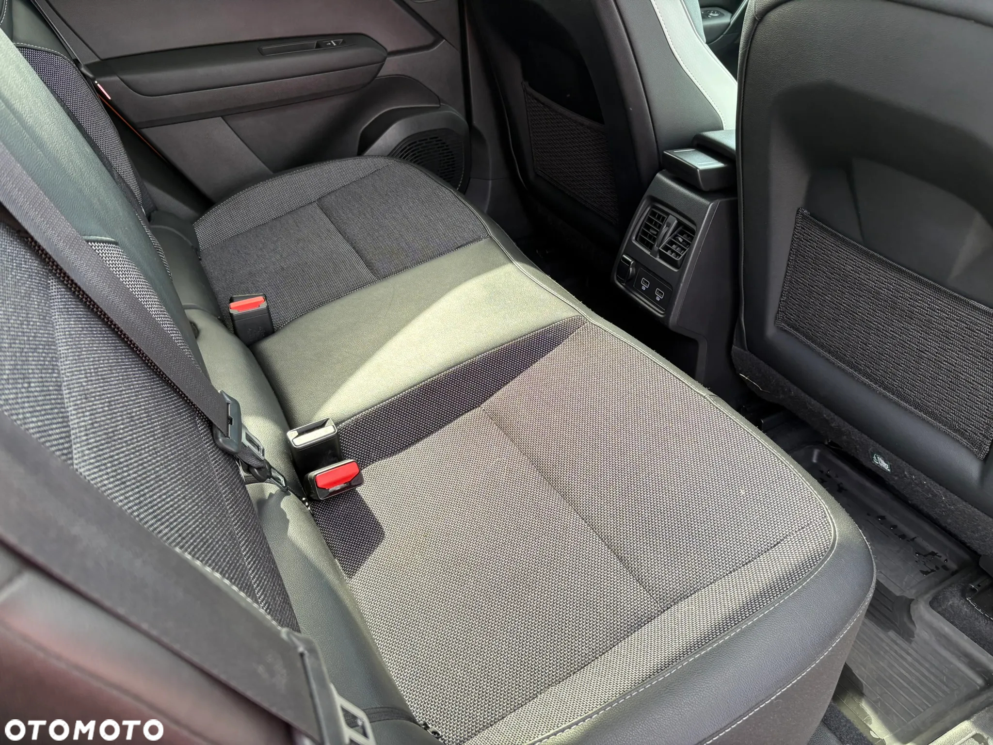 Renault Captur 1.6 E-TECH Full Hybrid 145 Intens - 26