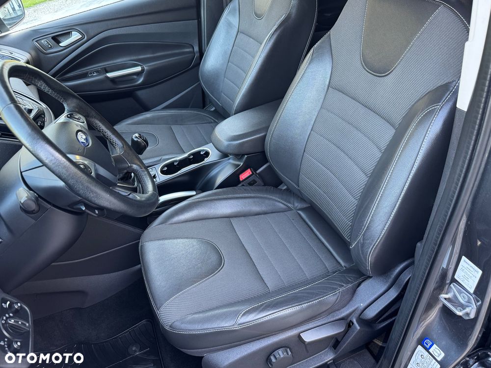 Ford Kuga 2.0 TDCi 2x4 Titanium - 26
