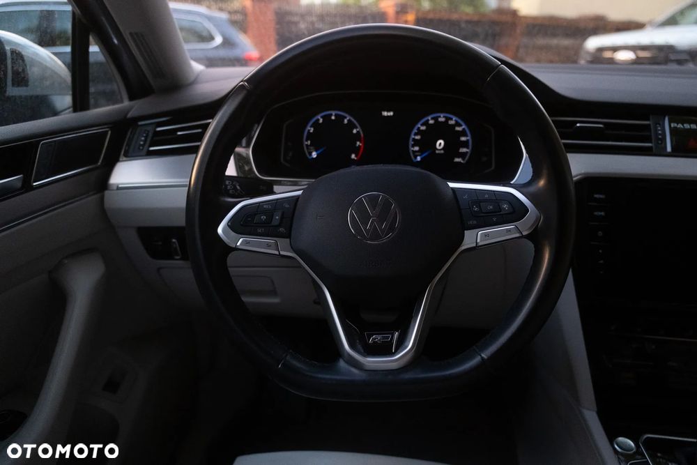 Volkswagen Passat 2.0 TSI Elegance DSG - 25