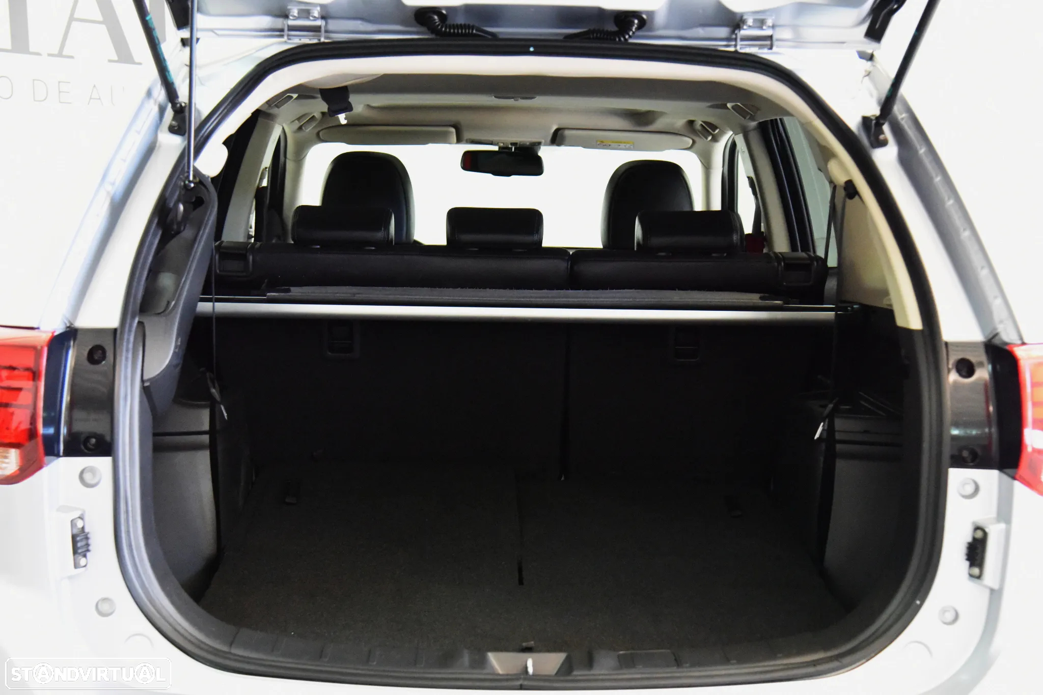 Mitsubishi Outlander 2.2 DI-D Intense+ - 33