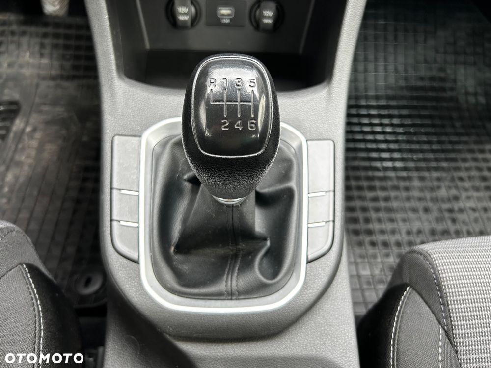 Hyundai i30 1.5 DPI Classic + - 16