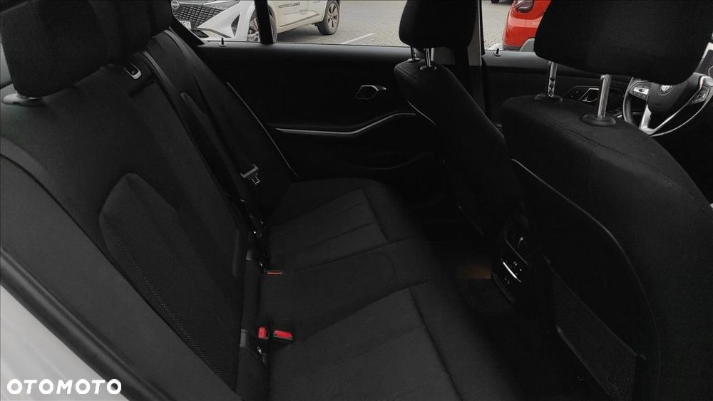 BMW Seria 3 318i Advantage - 16