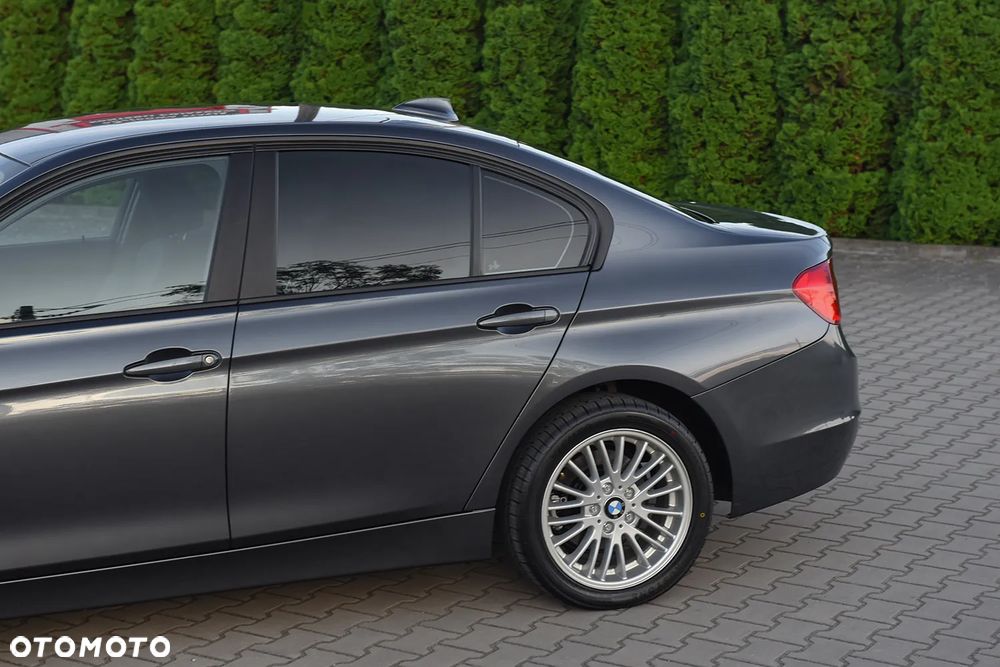 BMW Seria 3 316i - 21