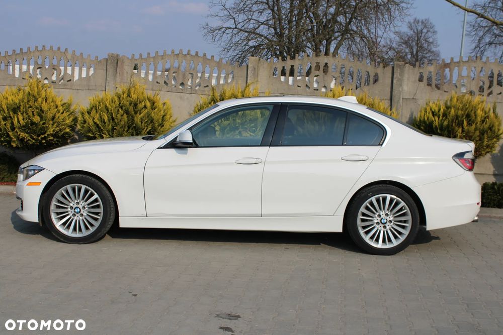 BMW Seria 3 328i xDrive Sport Line - 10