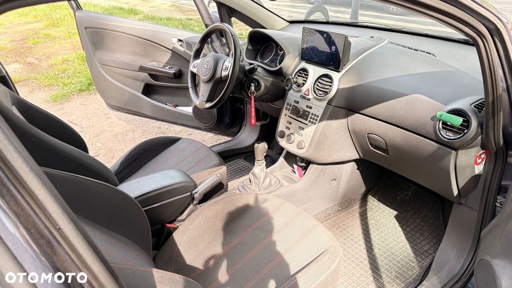 Opel Corsa 1.4 16V Sport - 11
