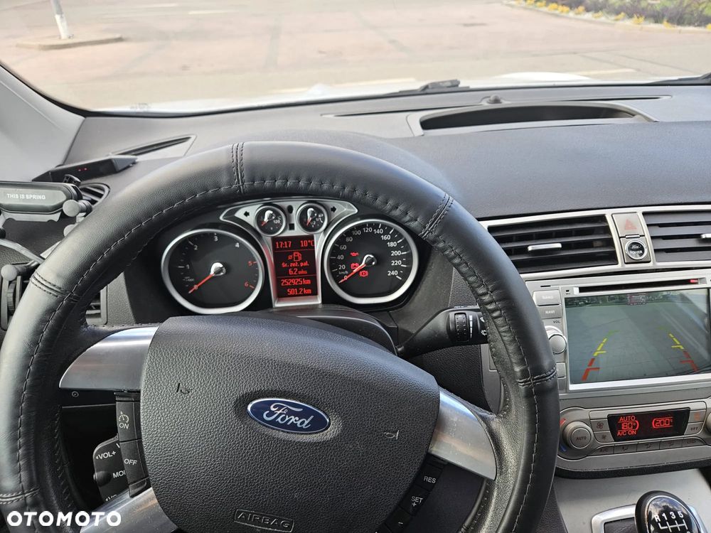Ford Kuga 2.0 TDCi Titanium - 4
