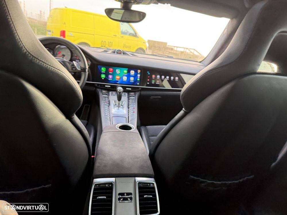 Porsche Panamera GTS PDK - 17