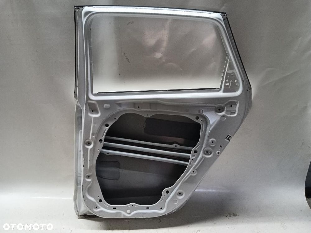DRZWI TYŁ TYLNE PRAWE HYUNDAI I30 HB DRZWI TYLNE PRAWE HYUNDAI  I30 - 6