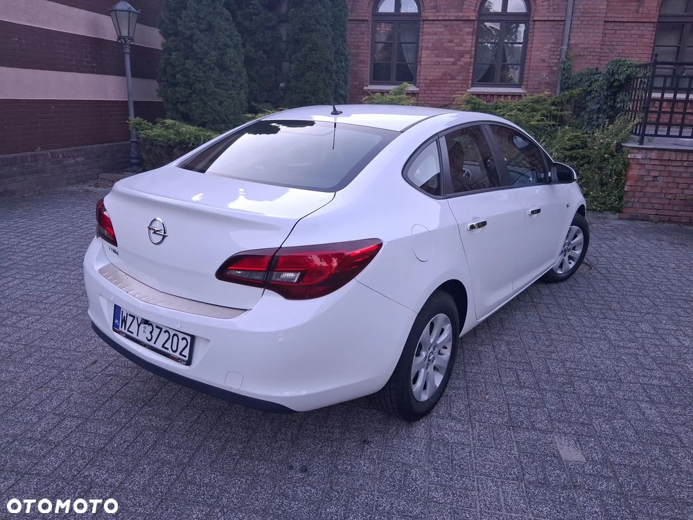 Opel Astra 1.6 Business EU6 - 18