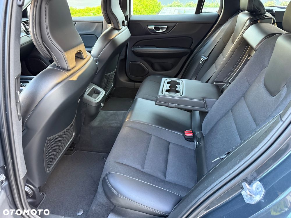 Volvo V60 D4 Momentum Pro - 12