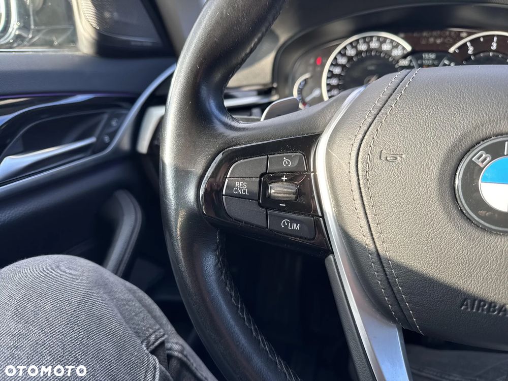 BMW Seria 5 530i GPF xDrive Sport Line sport - 21