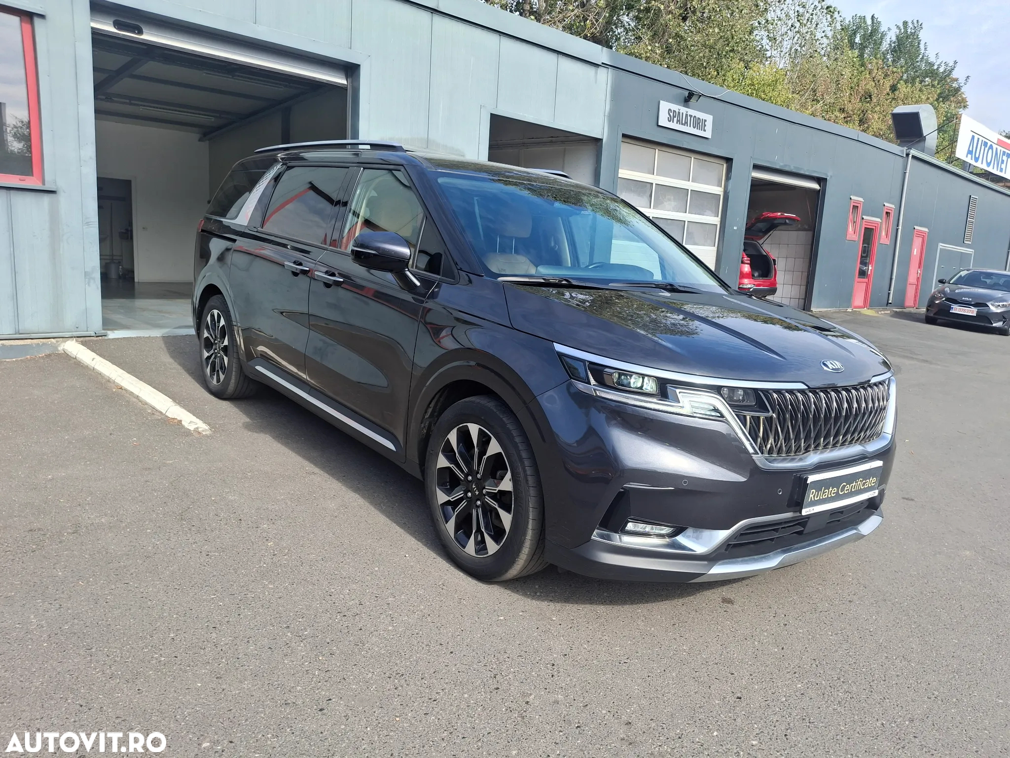 Kia Carnival - 10