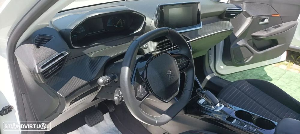 Peugeot e-208 - 10