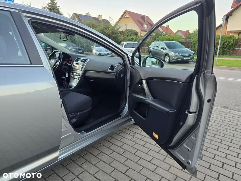 Toyota Avensis - 38