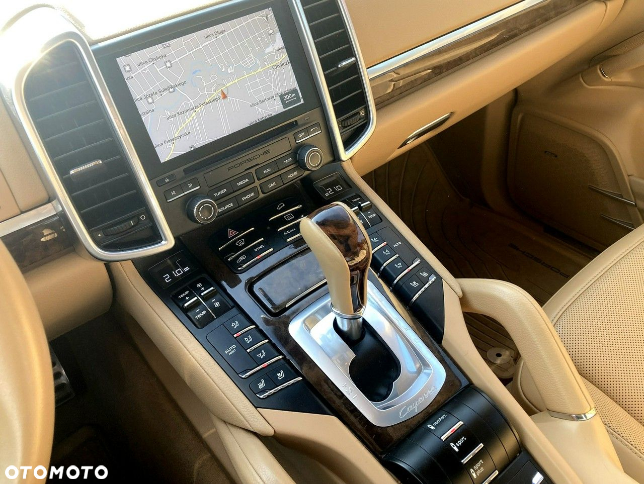 Porsche Cayenne - 21