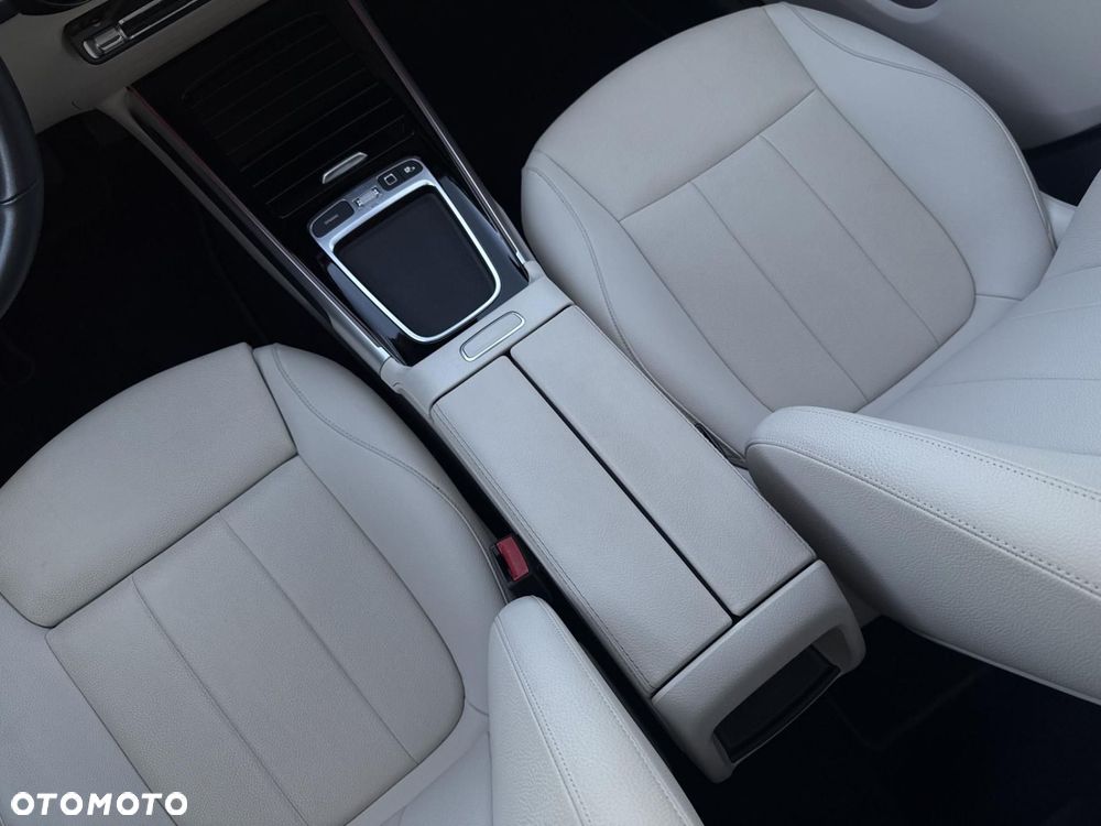 Mercedes-Benz GLB - 16