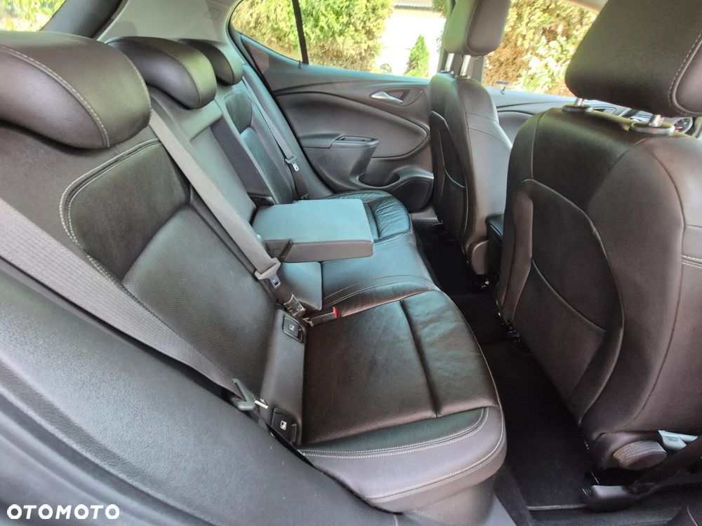 Opel Astra 1.4 T Dynamic S&S - 28