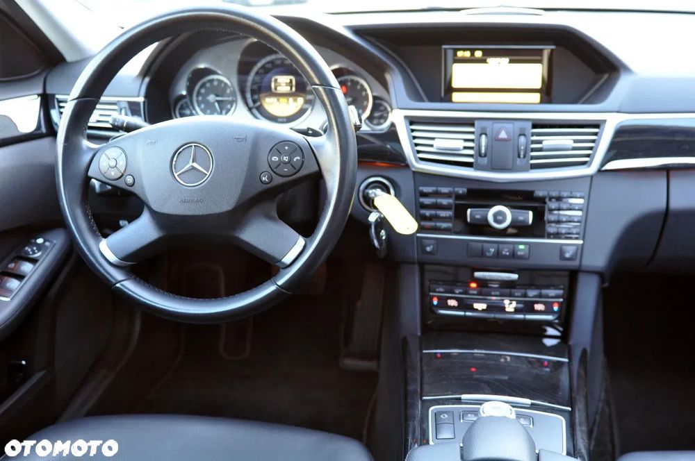 Mercedes-Benz Klasa E 250 CGI BlueEff Avantgarde - 9