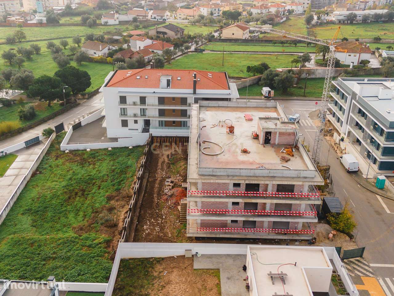 EDIFÍCIO ESSENZA | PARCEIROS — T4 NOVO com Vista Desafogada - Grande imagem: 2/14