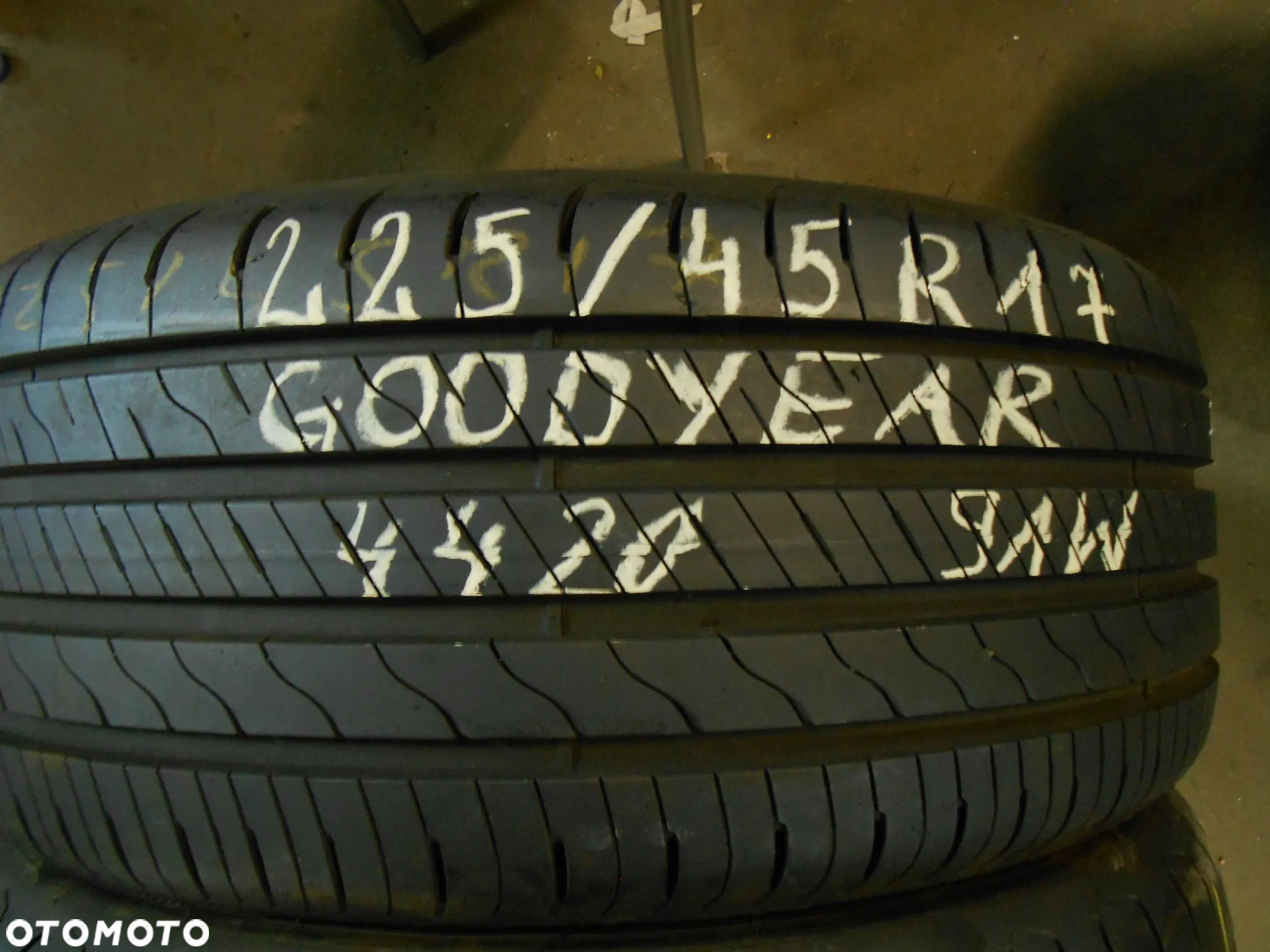 OPONY 225/45R17 GOODYEAR EFFICIENT GRIP PERFORMANCE 2 DOT 4420 / 4819 7.7MM - 3