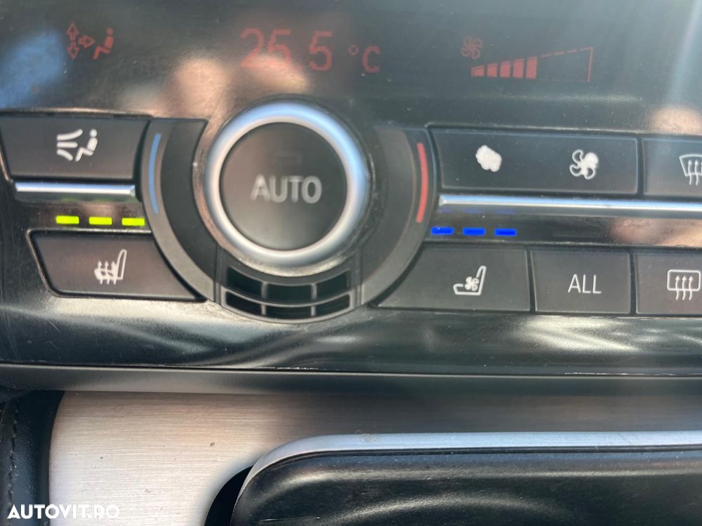 BMW Seria 5 520d - 32