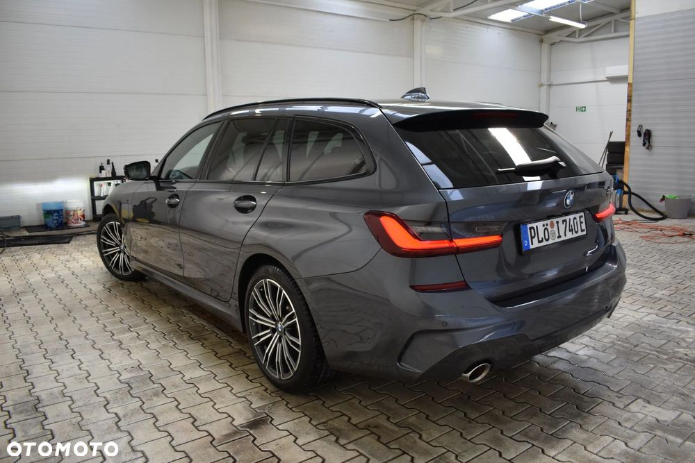 BMW Seria 3 330e M Sport - 14
