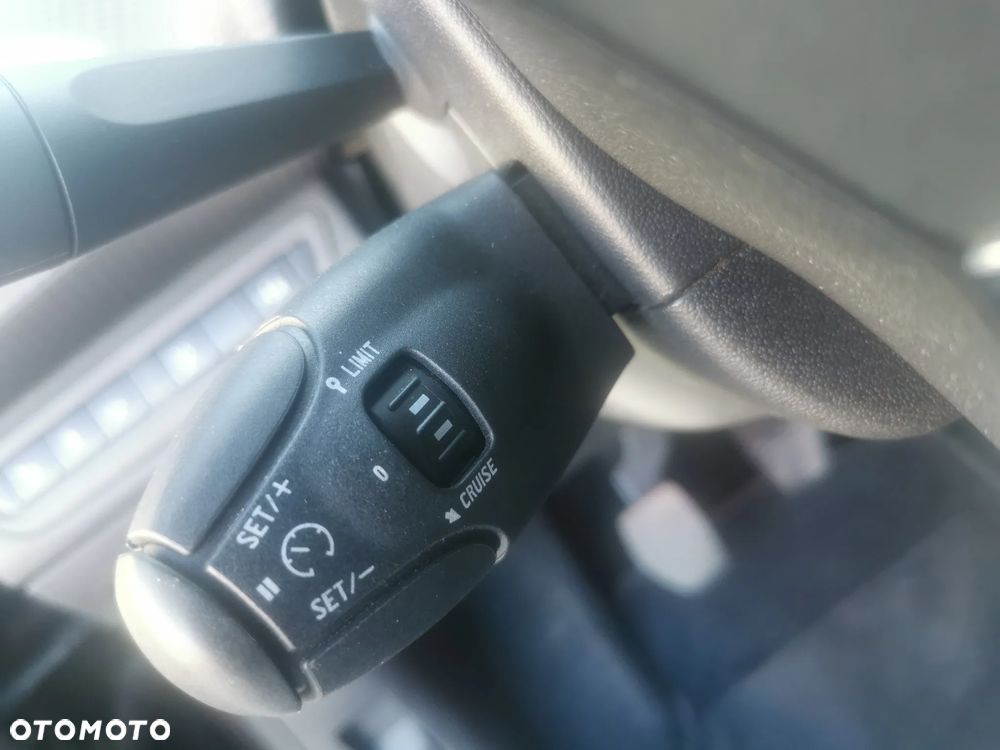 Peugeot 2008 e-HDi FAP 115 STOP & START Allure - 22
