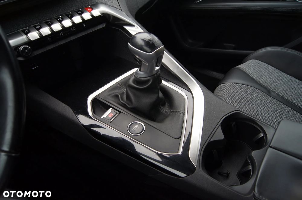 Peugeot 3008 1.5 BlueHDi Allure S&S - 23