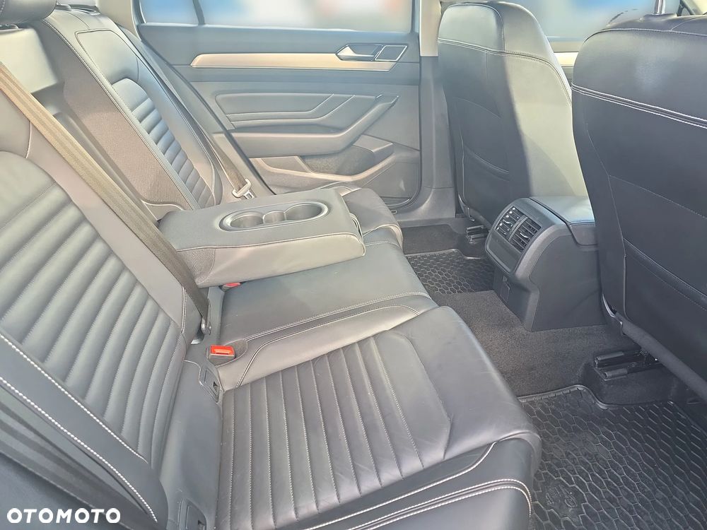 Volkswagen Passat - 20