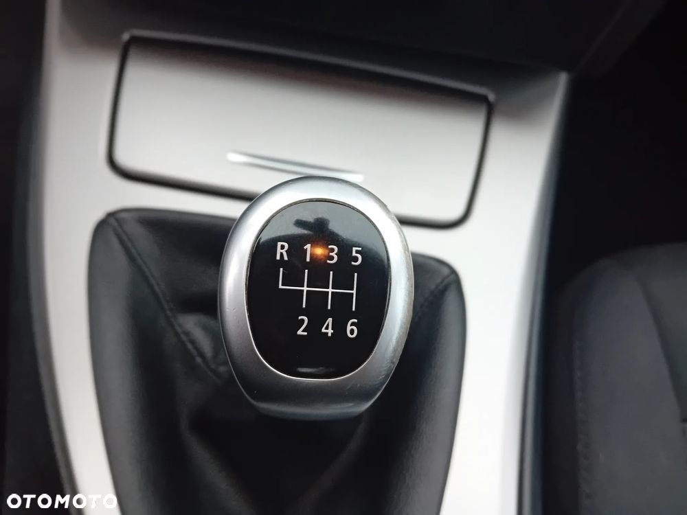 BMW Seria 3 318i Edition Exclusive - 21