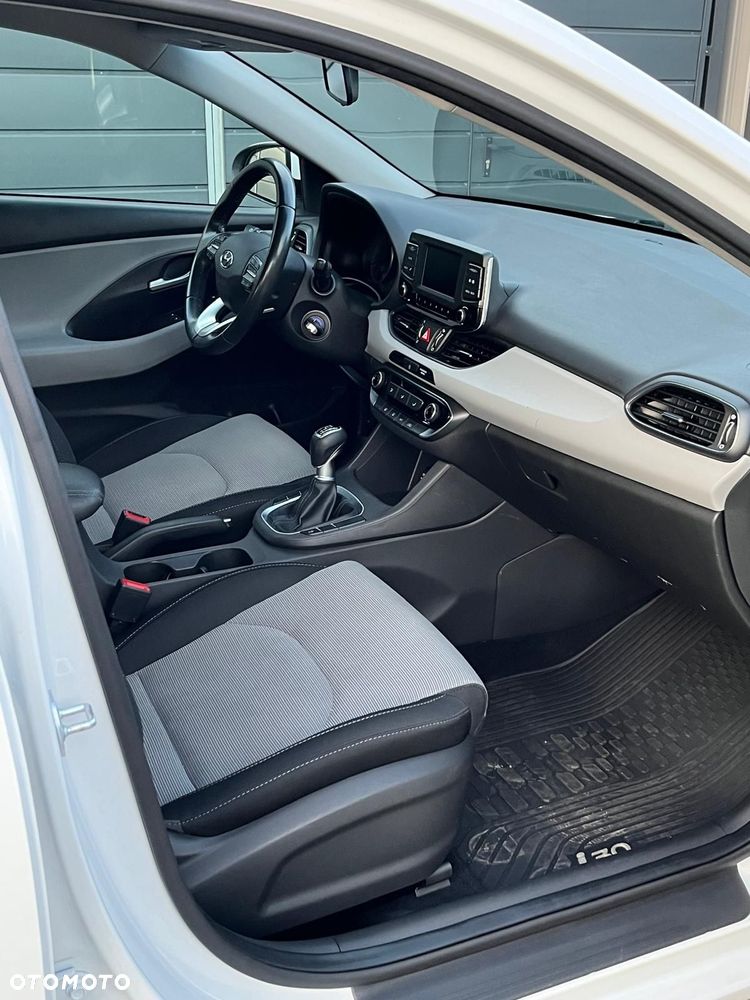Hyundai i30 1.6 D Classic + - 16